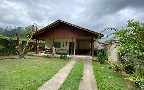 Lumiar casa solar churrasqueira com 3 quartos sendo um suíte arejada, jardim a 700m do centro